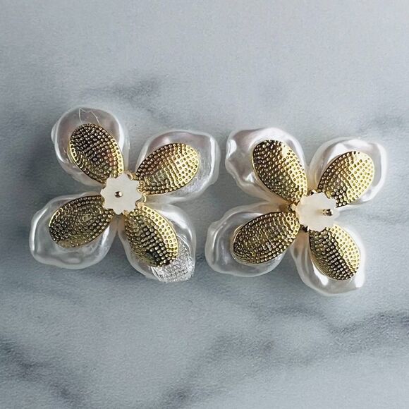 Faux Ivory Freshwater Baroque Pearl Earrings with Prong Set Crystal Gold Plate - Picture 4 of 5